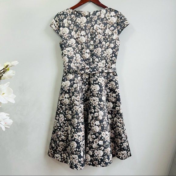 Gal Meets Glam Elle Dutchess fit and flare satin floral prints dress - Picture 4 of 11